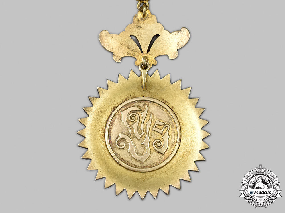 thailand,_kingdom._a_most_noble_order_of_the_crown_of_thailand,_iii_class_commander,_c.1940_02_m21_mnc5507_1_1_1