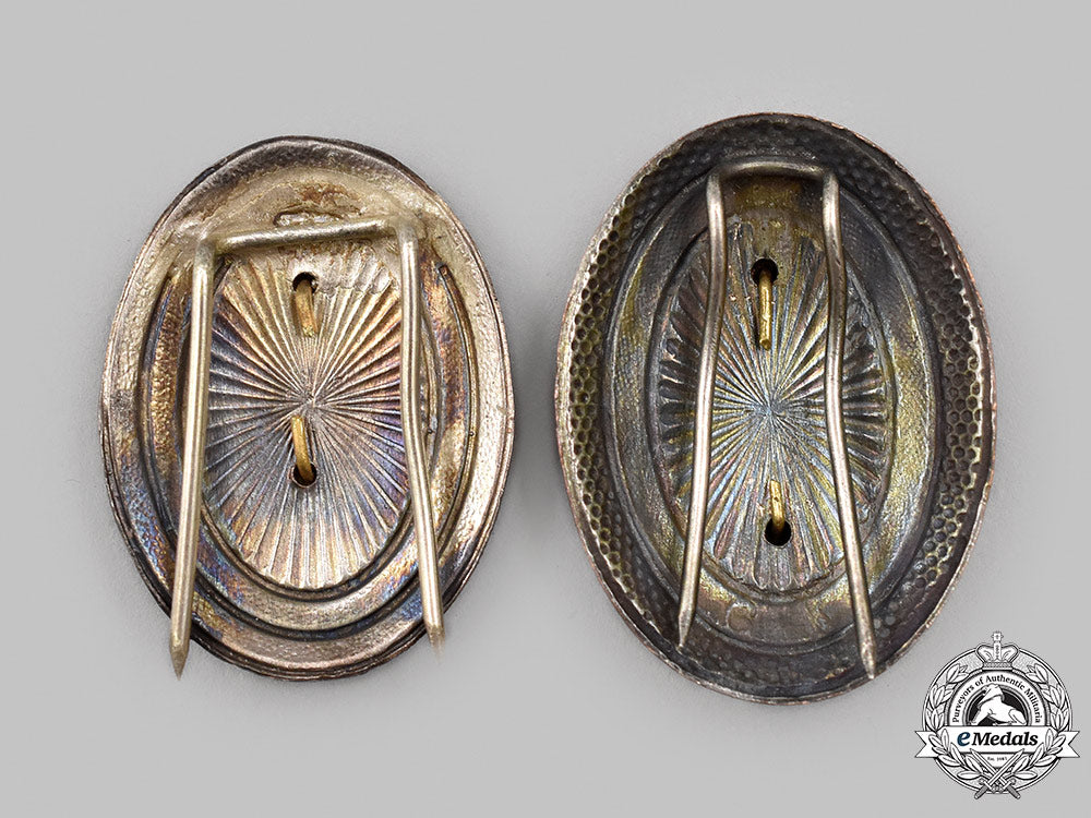 yugoslavia,_kingdom._two_army_officer's_cap_badges_04_m21_mnc3817_1