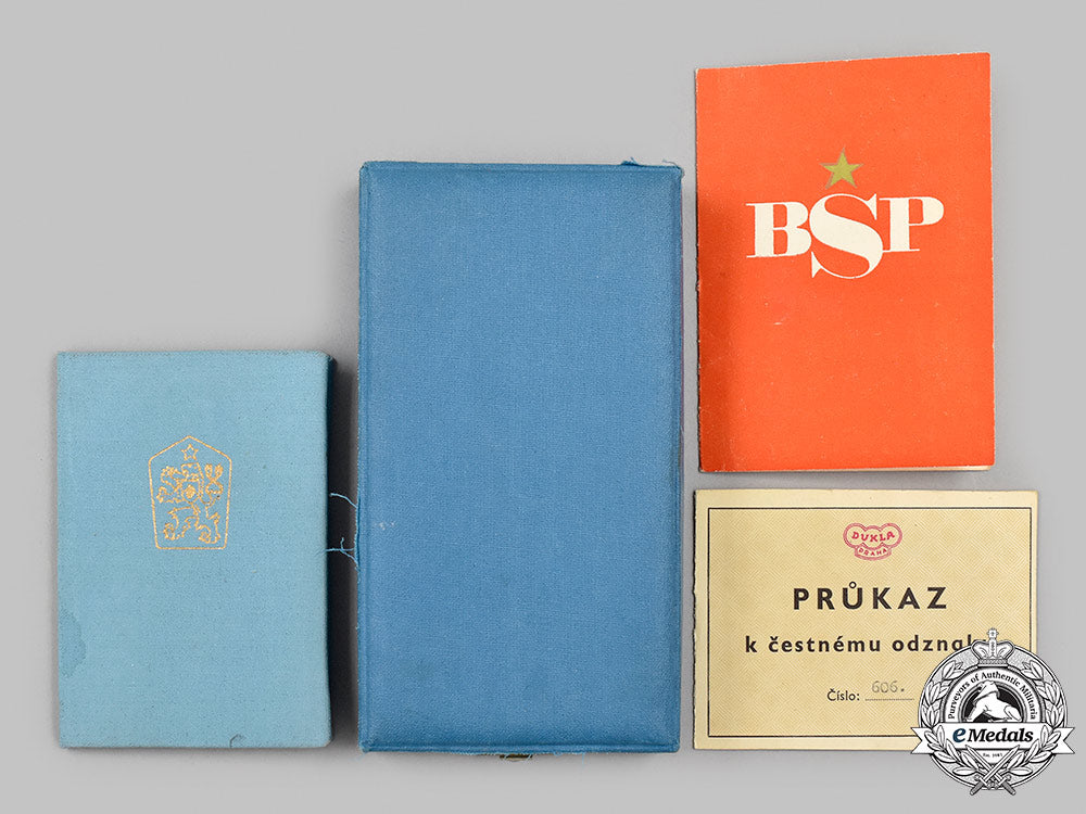 czechoslovakia,_socialist_republic._a_pair_of_medals,_with_case_and_documents,_to_karel_randák_085_m21_mnc9022_1