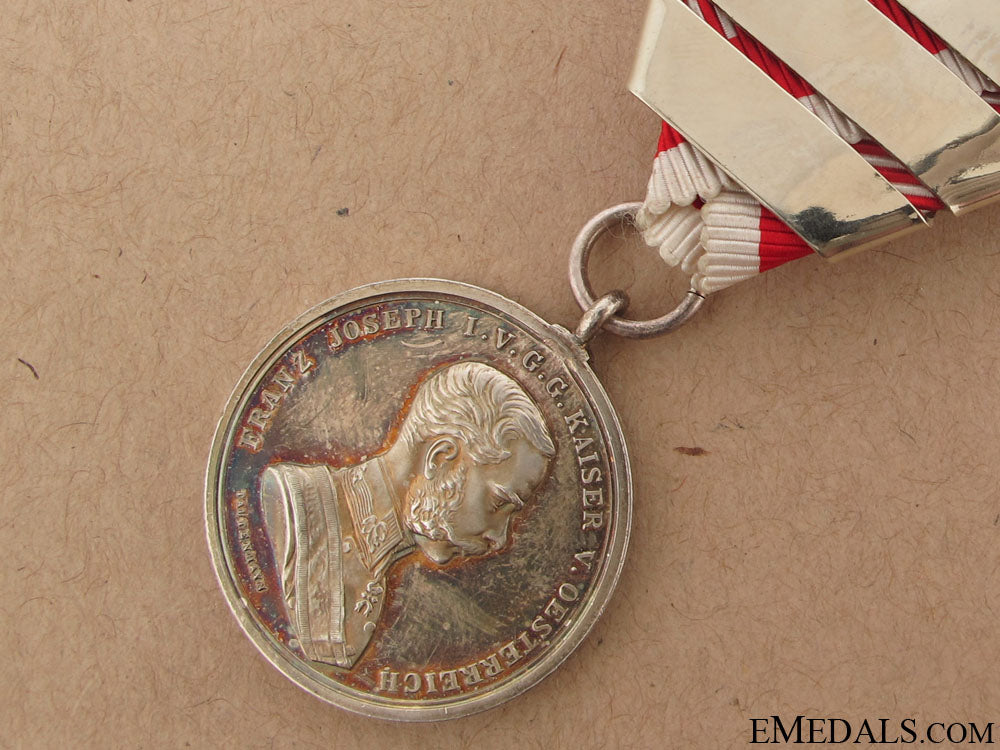 bravery_medal2_nd._cl._with_four_clasps_101.jpg507ff8405ba0b