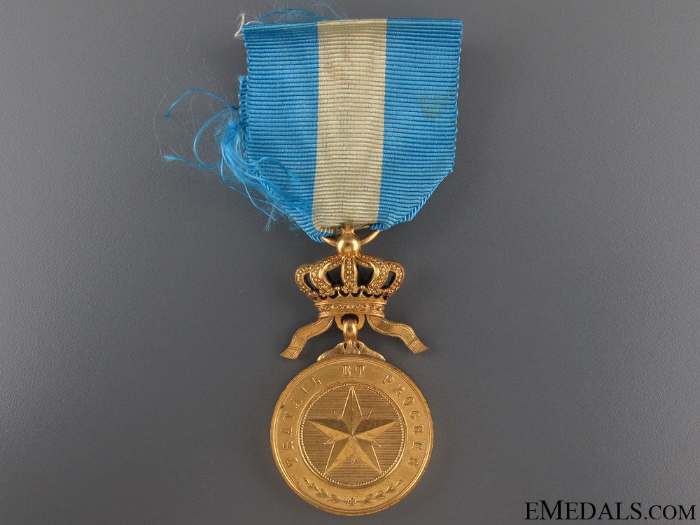 order_of_the_star_of_africa-_gold_grade_medal_14.jpg5228cc2452974