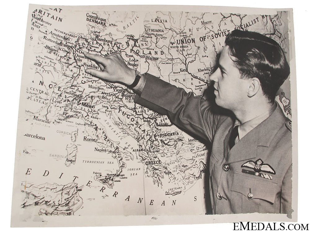 wwii_period_photos_of_guy_gibson_vc-_dam_busters_17.jpg51263b9b19d88