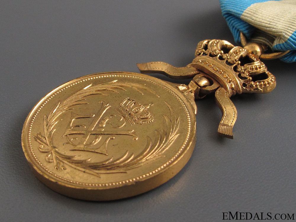 order_of_the_star_of_africa-_gold_grade_medal_19.jpg5228cc423d282
