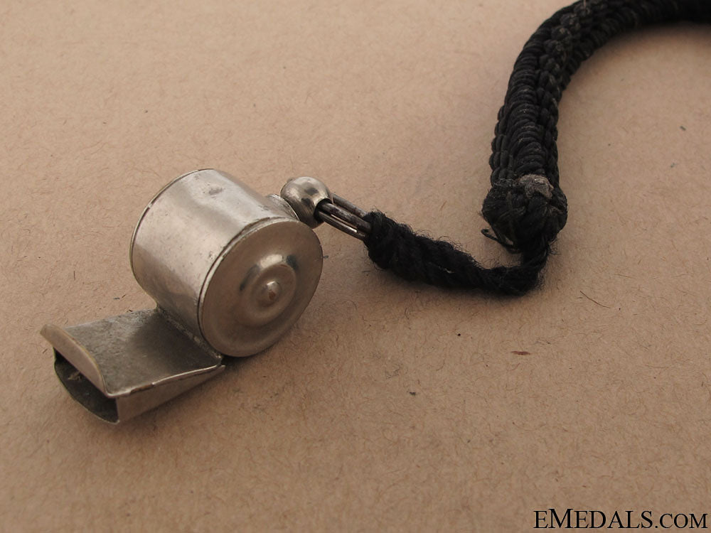 ss_whistle_19.jpg50b3cee9cbf9e