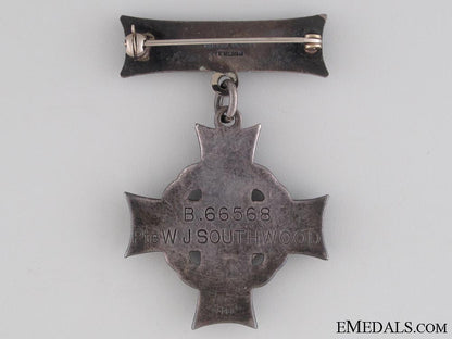 a_dieppe_casualty_memorial_cross&_family_igs_medal_1d.jpg52f9409914e41