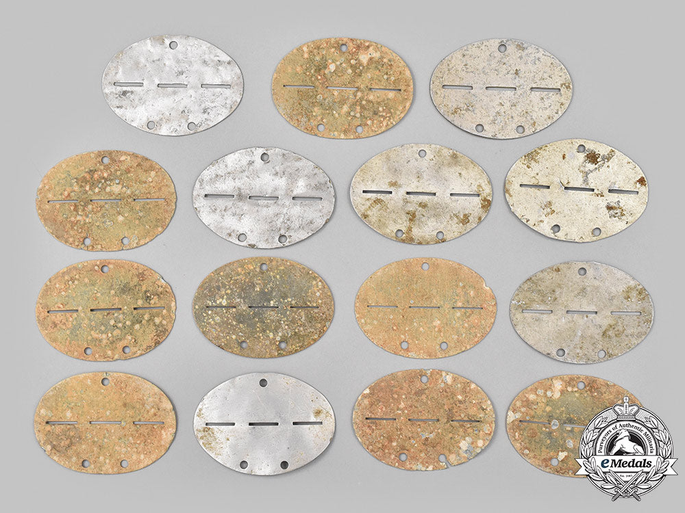 germany,_wehrmacht._a_mixed_lot_of_unissued_and_ground-_dug_identification_tags_22_m21_mnc7966_1
