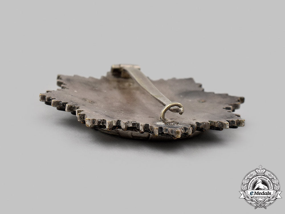 germany,_wehrmacht._a_german_cross_in_silver,_by_deschler&_sohn_33_m21_mnc2886