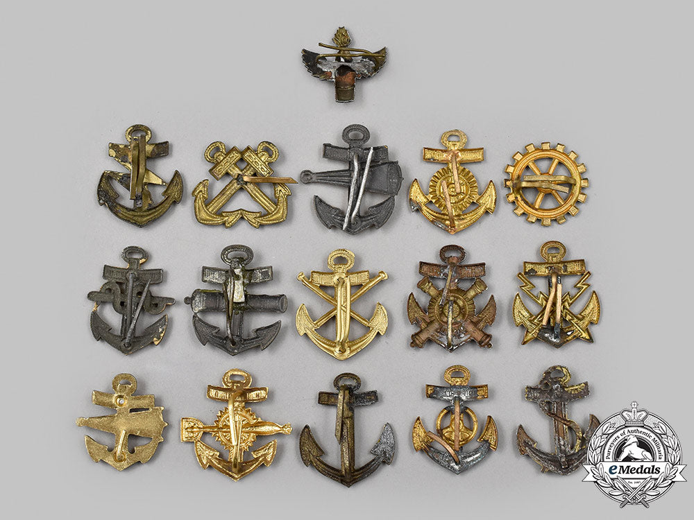 germany,_kriegsmarine._a_mixed_lot_of_uniform_insignia_cyphers_359_m21_mnc0484_1