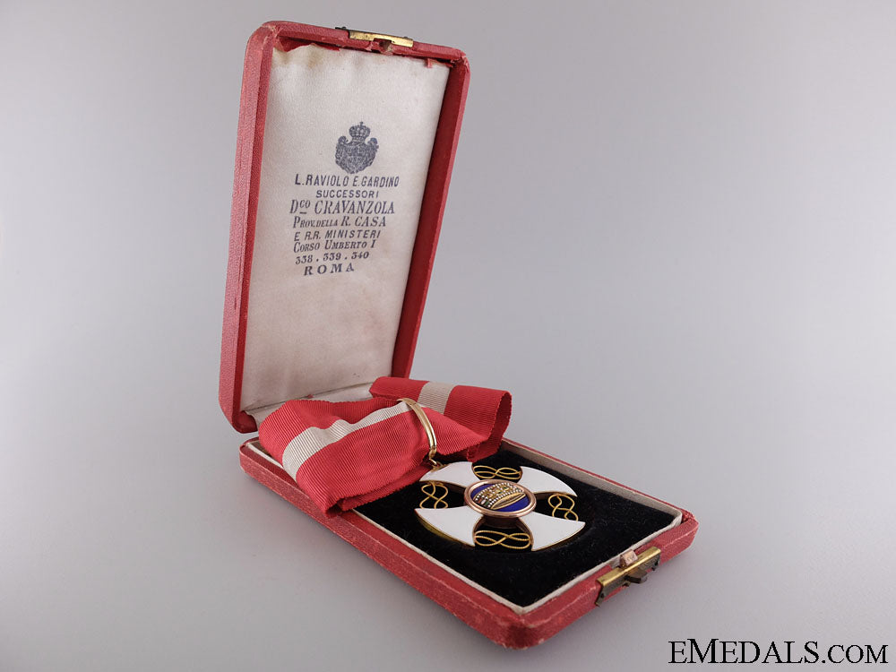 an_italian_order_of_the_crown_of_italy_in_gold;_commander_3.jpg543d6276585a3