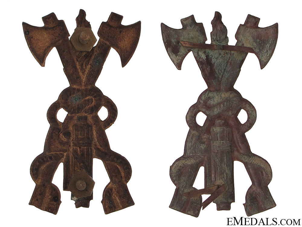 two_mussolini_period_fireman's_hat_badges_44.jpg51069b591d943