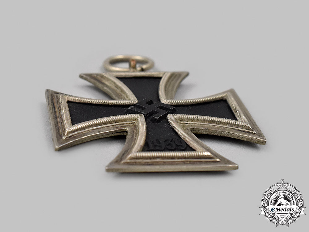 germany,_wehrmacht._a1939_iron_cross_ii_class,_lug_version,_by_c.e._juncker_44_m21_mnc2295
