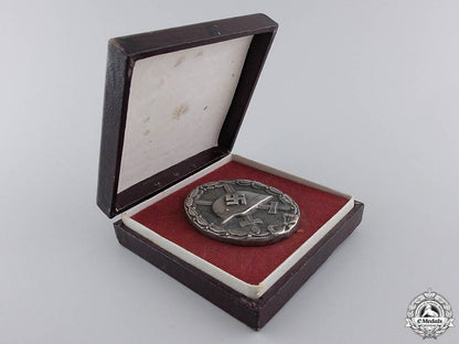 a_silver_grade_wound_badge;_marked30_with_case_4.jpg5597ecfd832f0