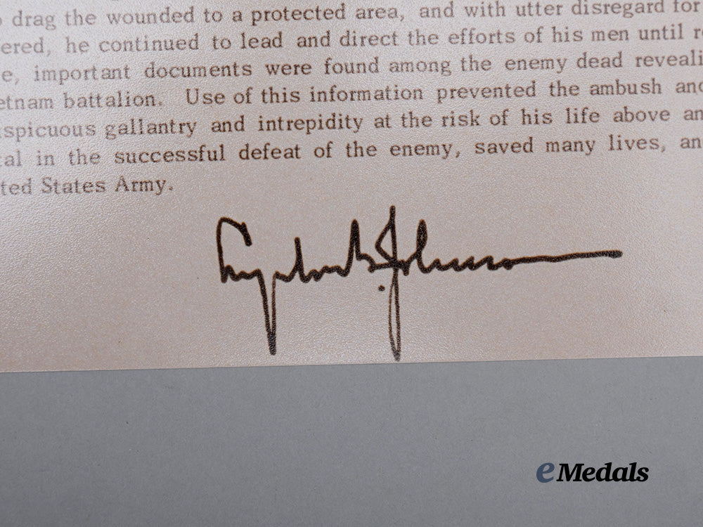 united_states._a_signed_photograph_of_congressional_medal_of_honor_recipient,503rd_infantry_regiment,173rd_airborne_brigade_e_medals__w8676_4