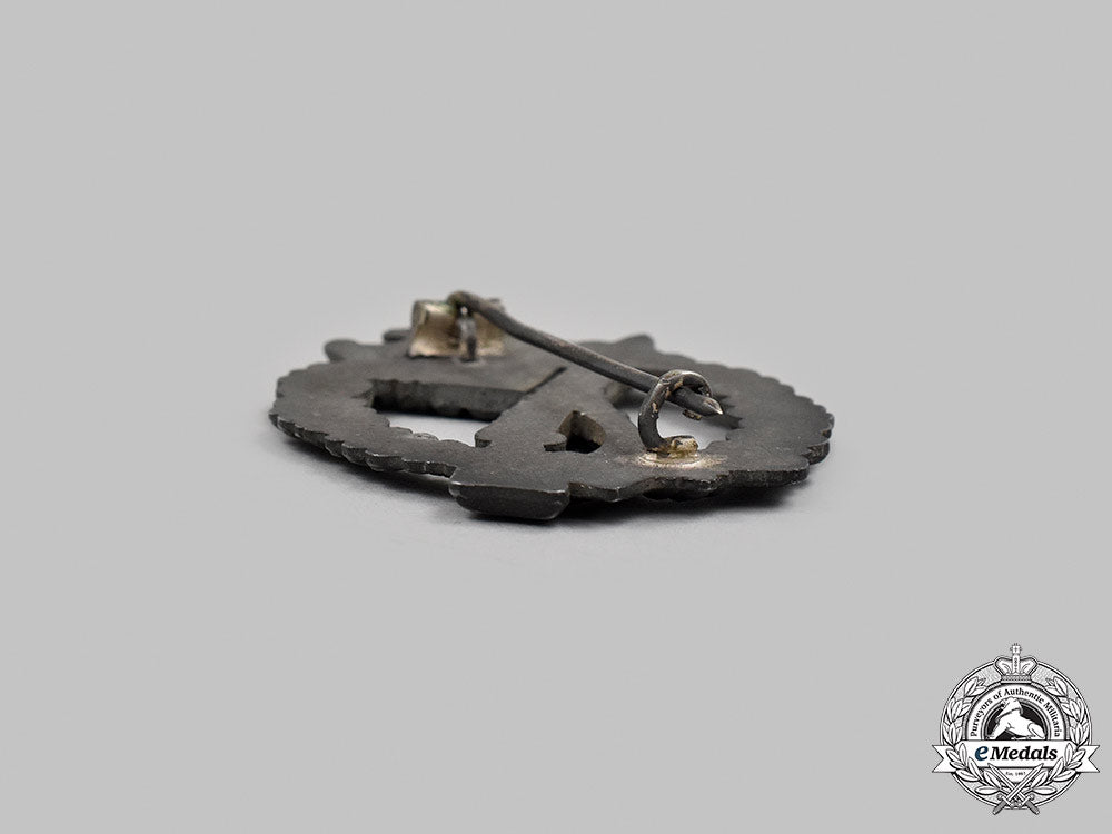 germany,_wehrmacht._a_pair_of_service_badges_57_m21_mnc6636