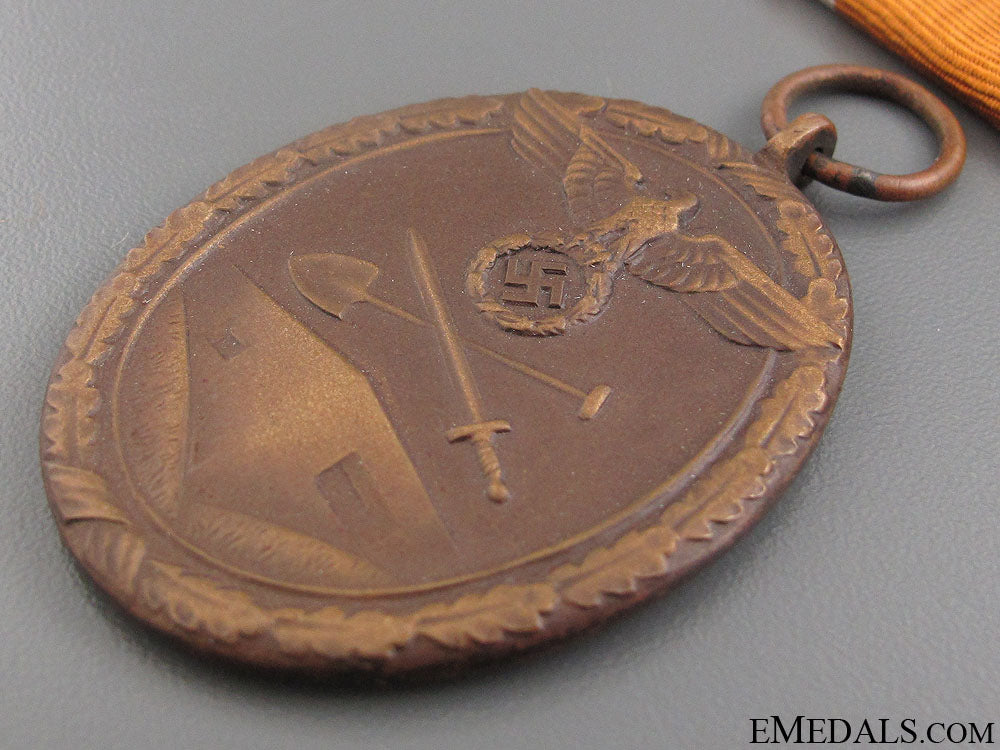 west_wall_medal_5.jpg52028f4723365