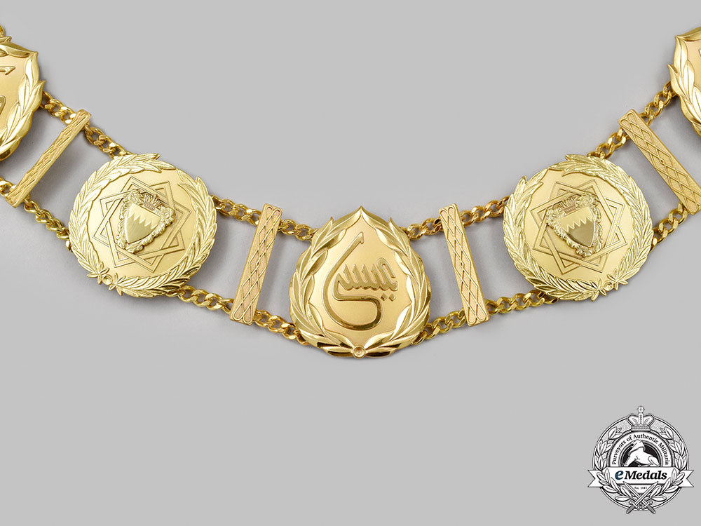 bahrain,_kingdom._an_order_of_sheikh_isa_ibn_salman_al_khalifa,_exceptional_collar_and_collar_badge,_c.1999_62_m21_mnc6013_1