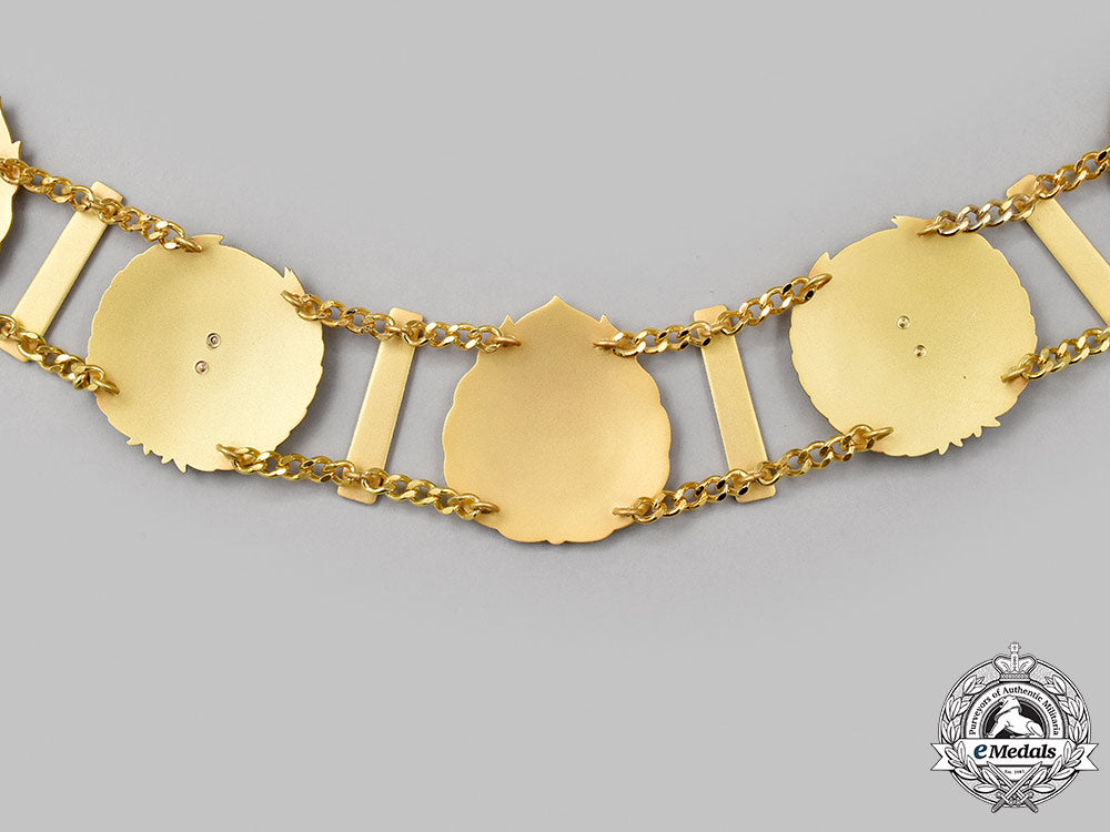 bahrain,_kingdom._an_order_of_sheikh_isa_ibn_salman_al_khalifa,_exceptional_collar_and_collar_badge,_c.1999_63_m21_mnc6014_1