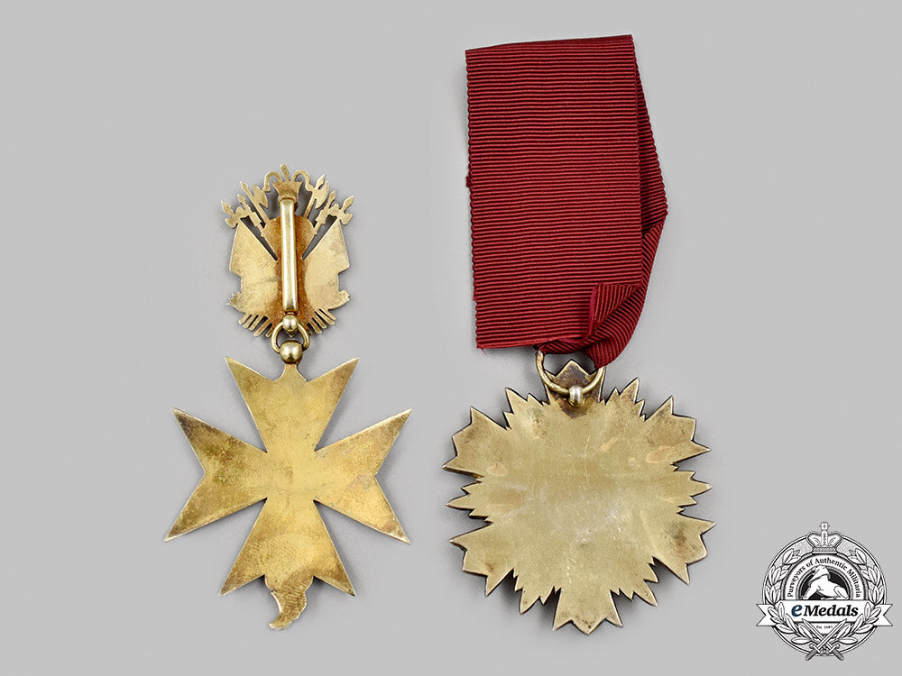 international._two_unidentified_awards_70_m21_mnc8913_1