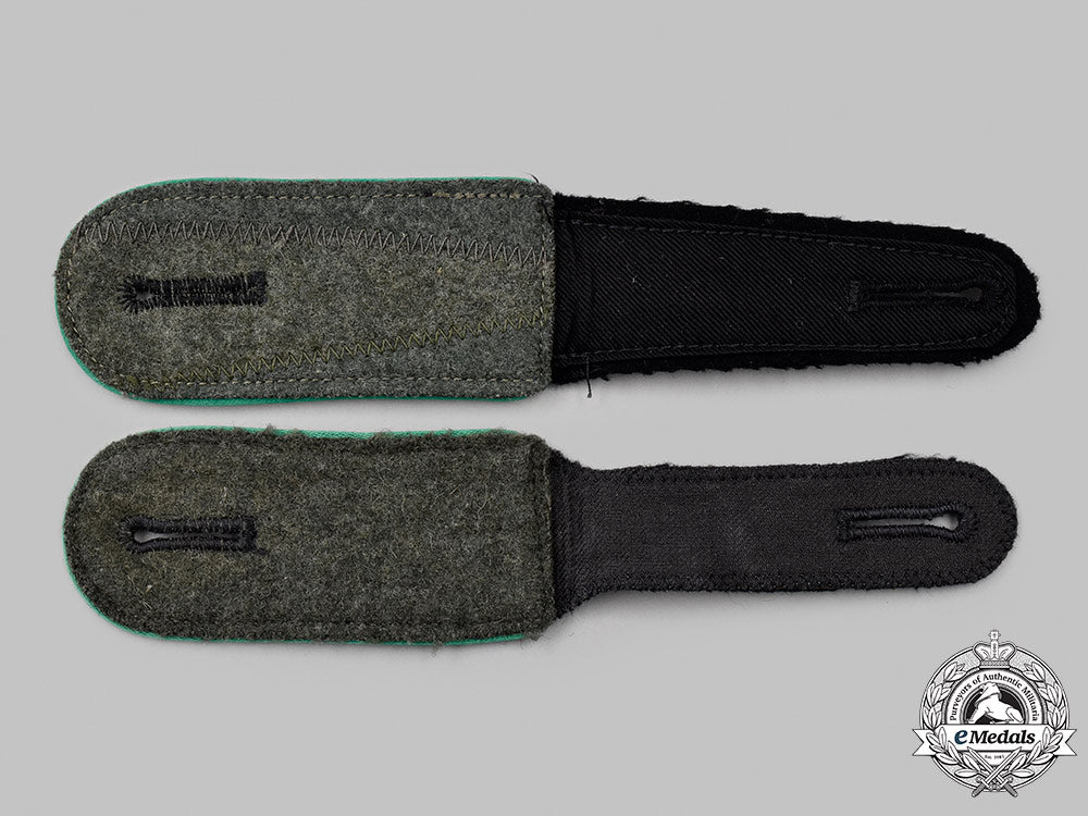germany,_ss._a_set_of_waffen-_ss_gebirgsjäger_mann_shoulder_straps_79_m21_mnc3459_1