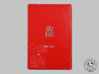 canada,_commonwealth._a_queen_elizabeth_ii_silver_jubilee_medal1952-1977,_canadian_issue_83_m21_mnc5482_1