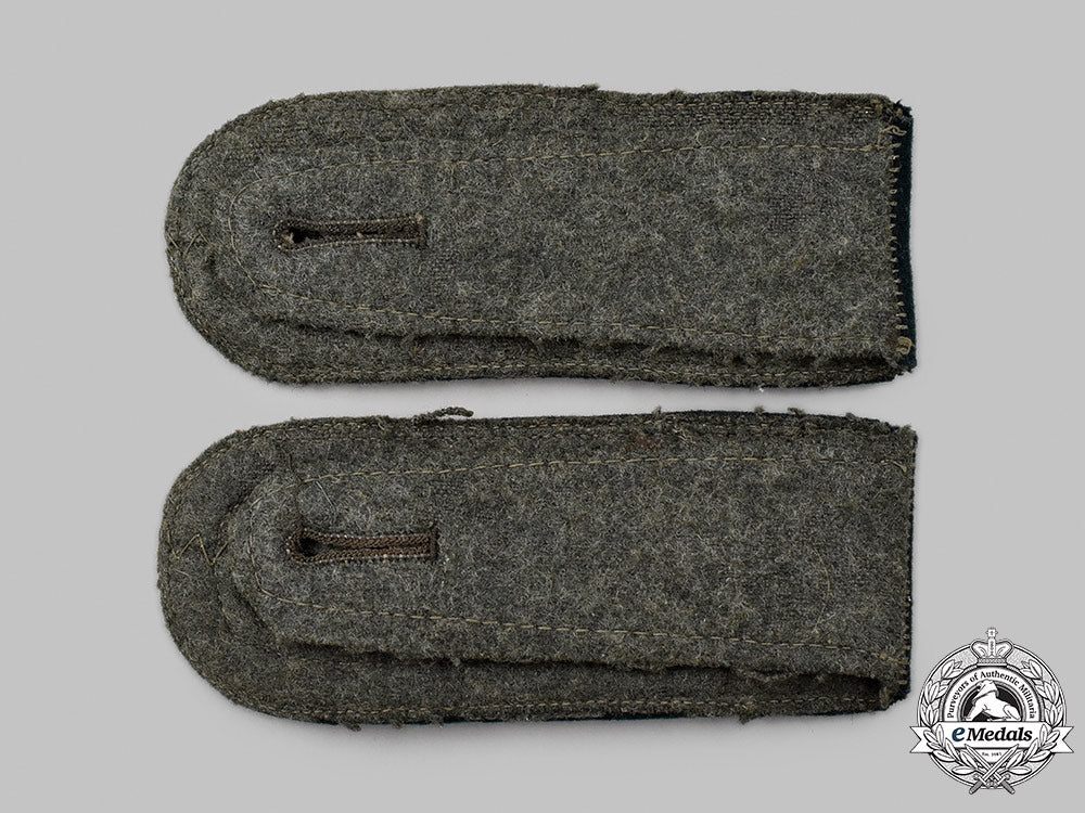 germany,_heer._a_rare_set_of_panzer-_grenadier-_division_feldherrnhalle_oberfeldwebel_shoulder_straps_88_m21_mnc3796