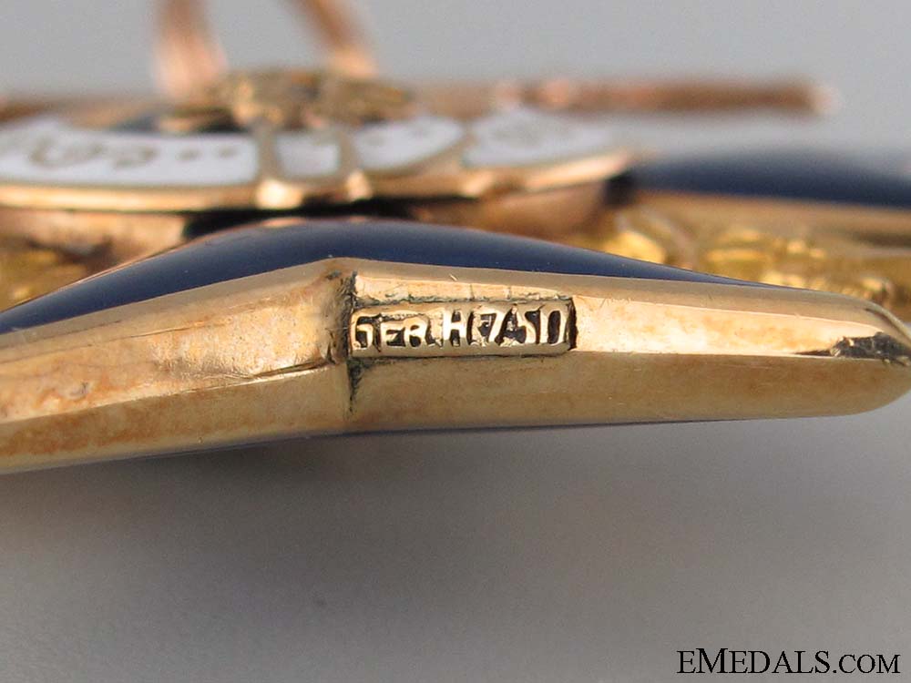 an_exquisite_bavarian_military_merit_cross_in_gold;2_nd_class_8.jpg52e298d134efe