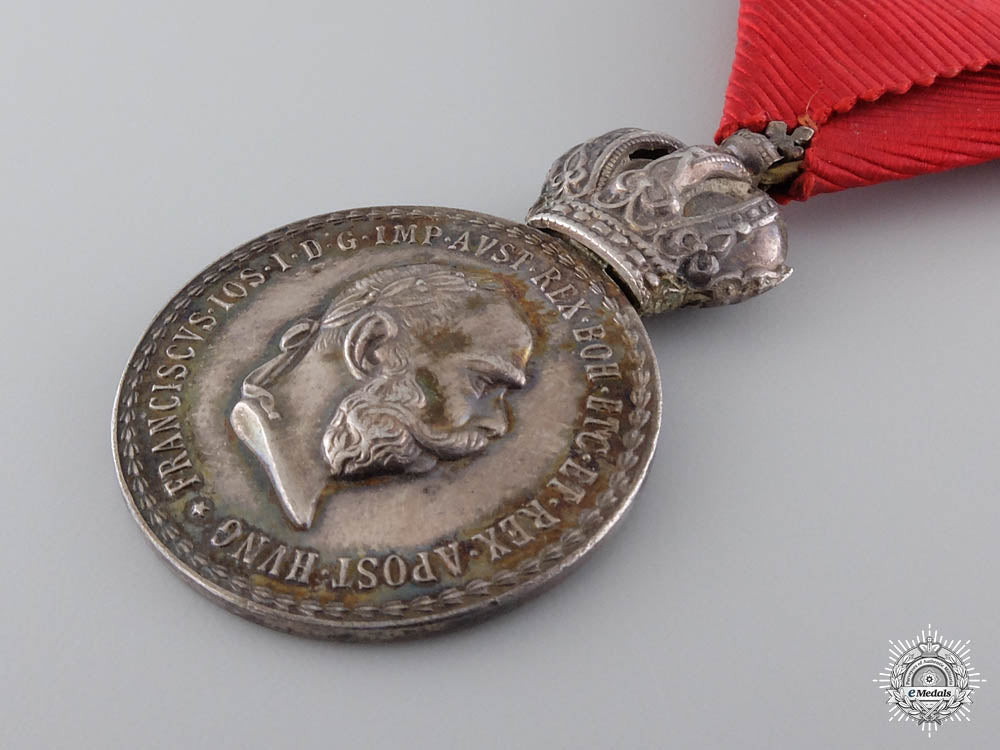 an_austrian_silver_signum_laudis_with_case_by_ruw_8.jpg547a152cc7bc9