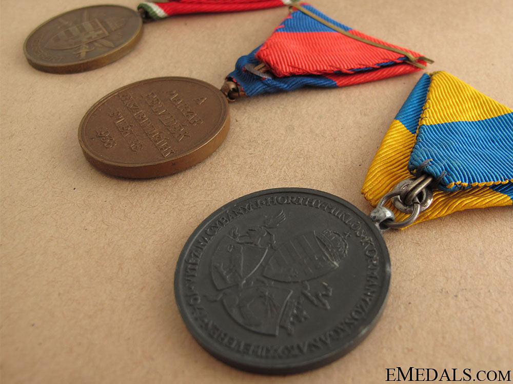 three_hungarian_medals_8.jpg51759e47278d9