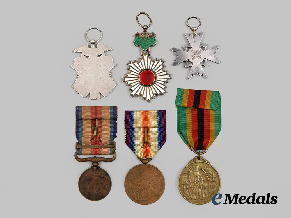 japan,_empire._a_lot_of_medals&_orders__a_i1_0306