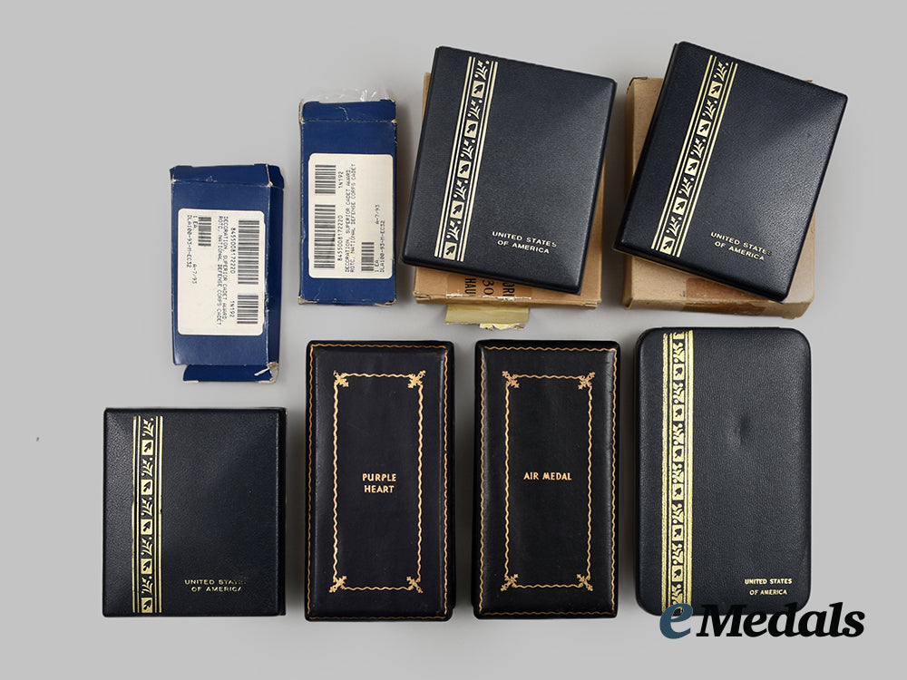 united_states._a_lot_of_medals&_decorations__a_i1_0330
