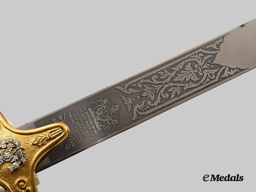 united_kingdom._a_e_r_i_i_general_officer's_scimitar_ceremonial_sword_by_wilkinson_sword_of_london__a_i1_0602-(1)