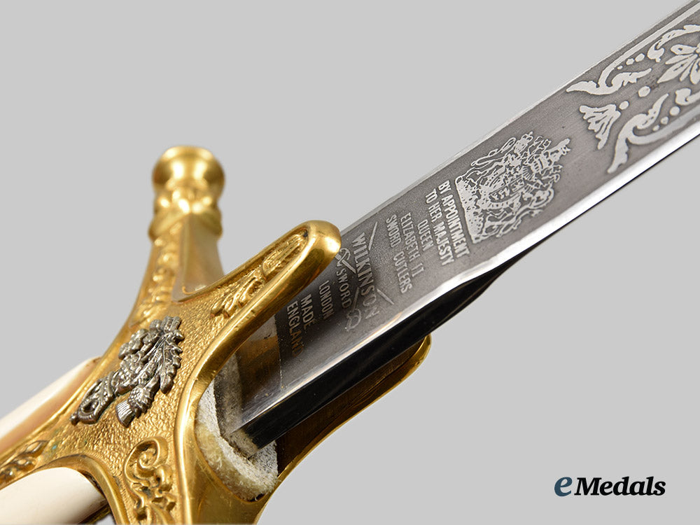 united_kingdom._a_e_r_i_i_general_officer's_scimitar_ceremonial_sword_by_wilkinson_sword_of_london__a_i1_0606-(1)