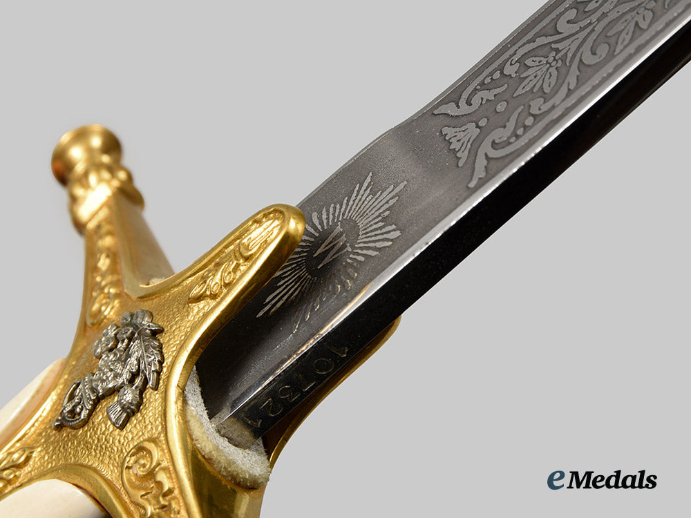 united_kingdom._a_e_r_i_i_general_officer's_scimitar_ceremonial_sword_by_wilkinson_sword_of_london__a_i1_0607-(1)