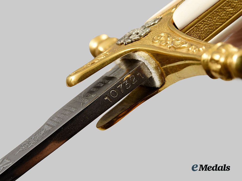 united_kingdom._a_e_r_i_i_general_officer's_scimitar_ceremonial_sword_by_wilkinson_sword_of_london__a_i1_0609-(1)