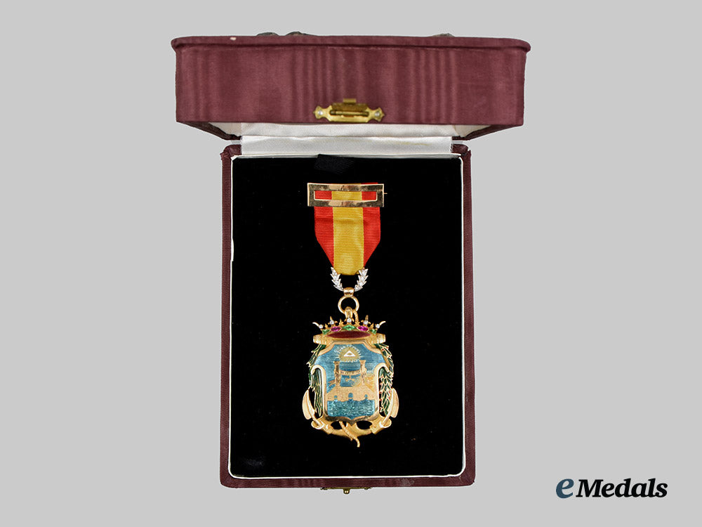 spain,_fascist_state._a_rare_gold_city_council_of_the_town_of_san_fernando,_cadiz_province_award__a_i1_1034