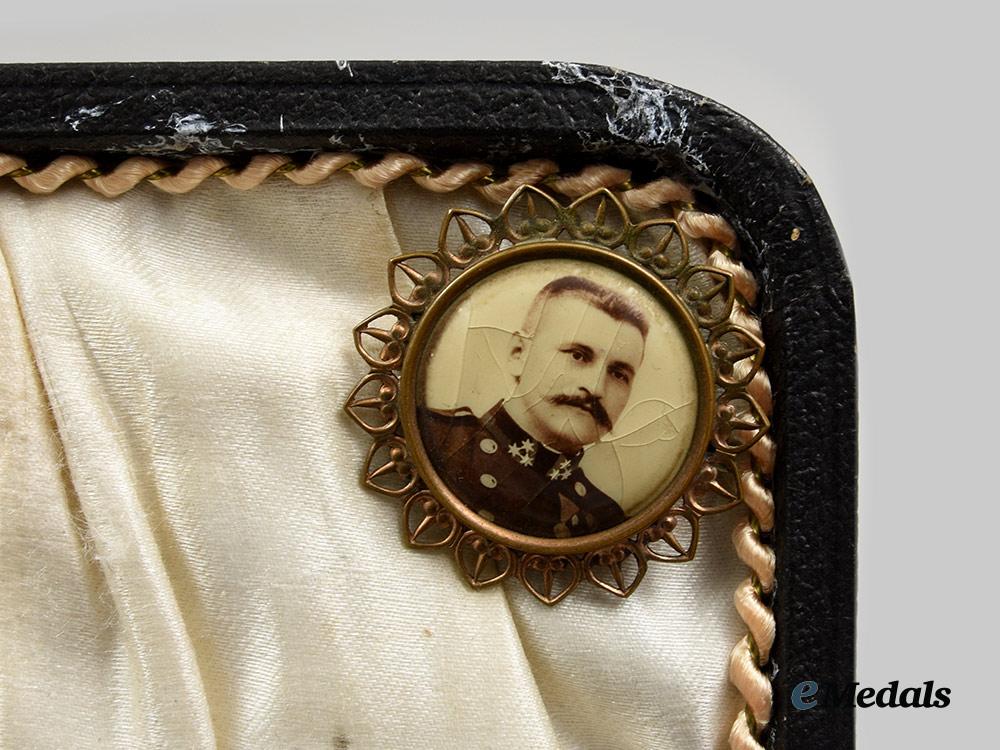 germany,_imperial._a_superb_iron_cross_presentation_set_for_a_first_world_war_combatant,_with_custom_case__a_i1_1329