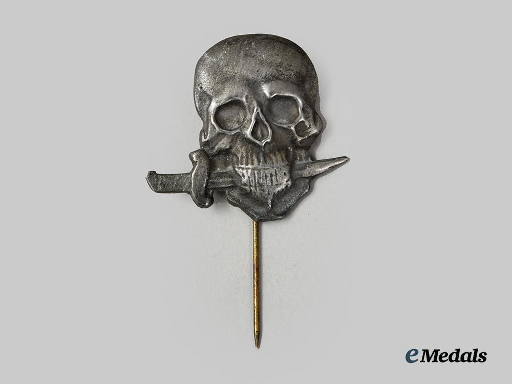 italy,_fascist_state._a_scarce_italian_arditi_special_forces_lapel_pin_badge,_c.1942__a_i1_2238
