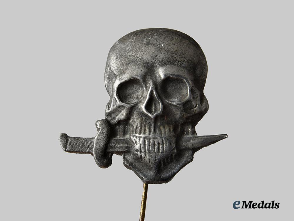 italy,_fascist_state._a_scarce_italian_arditi_special_forces_lapel_pin_badge,_c.1942__a_i1_2241