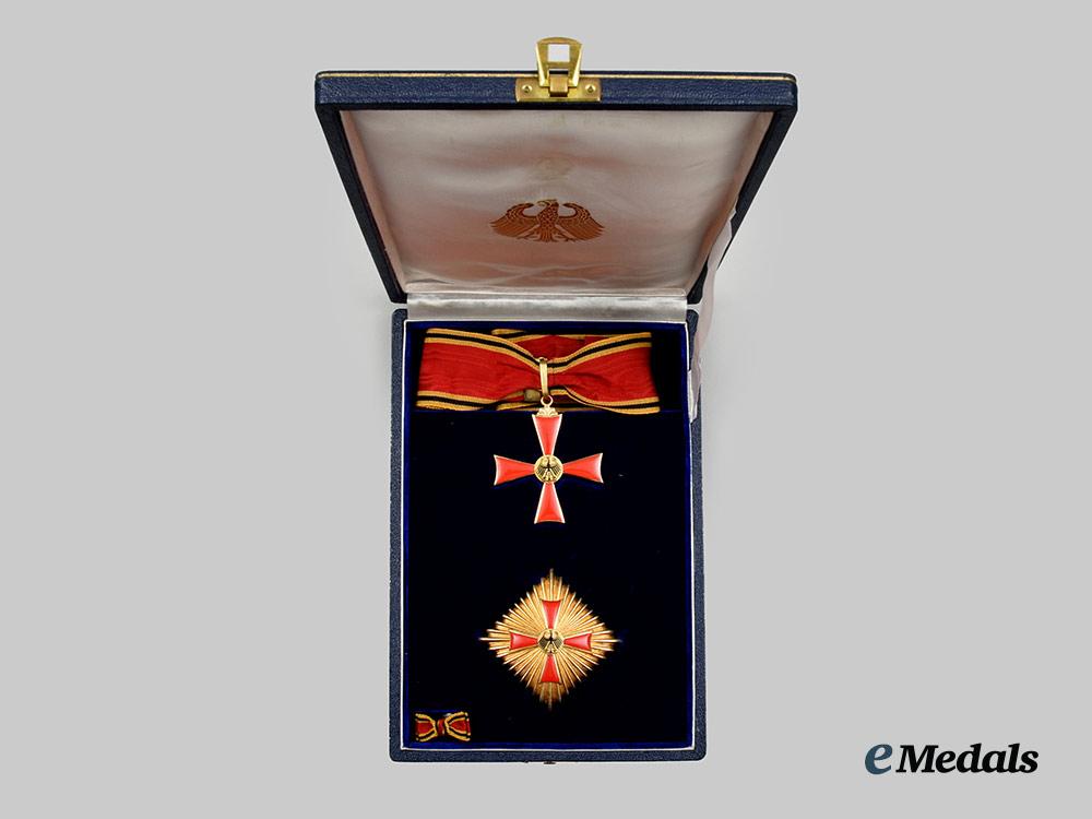 germany,_federal_republic._an_order_of_merit,_great_cross_with_star_and_case_by_steinhauer&_lück,_to_adolfo_martín-_gomero__a_i1_2476