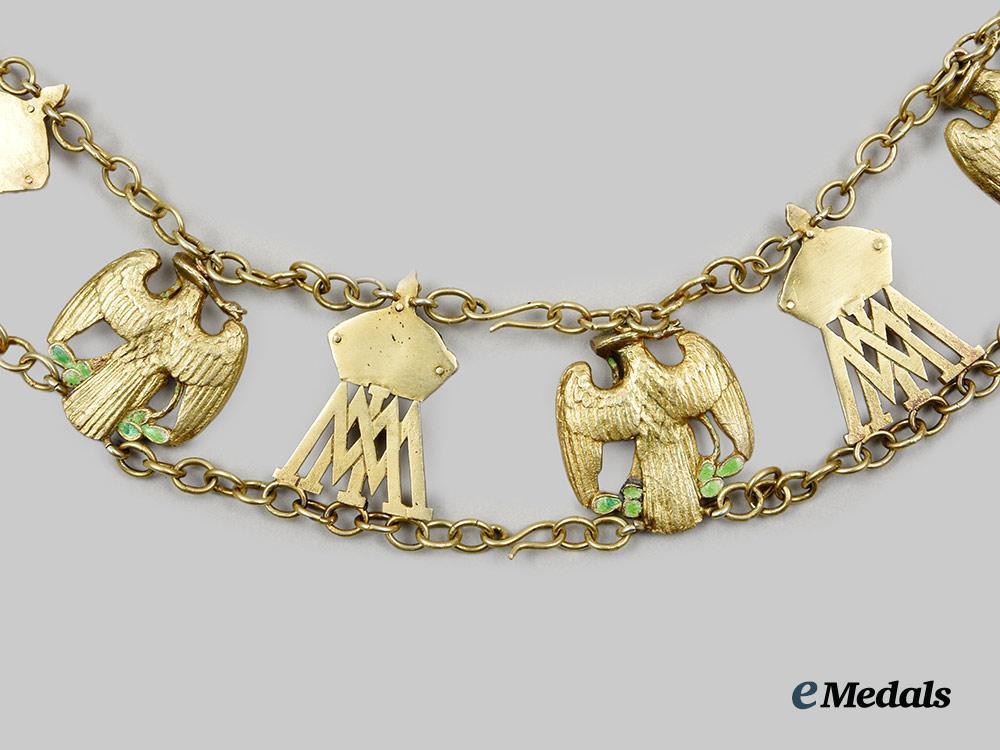 mexico,_constitutional_republic._a_collar_of_the_imperial_order_of_the_mexican_eagle,_museum_exhibition_example,_c.1870__a_i1_3093