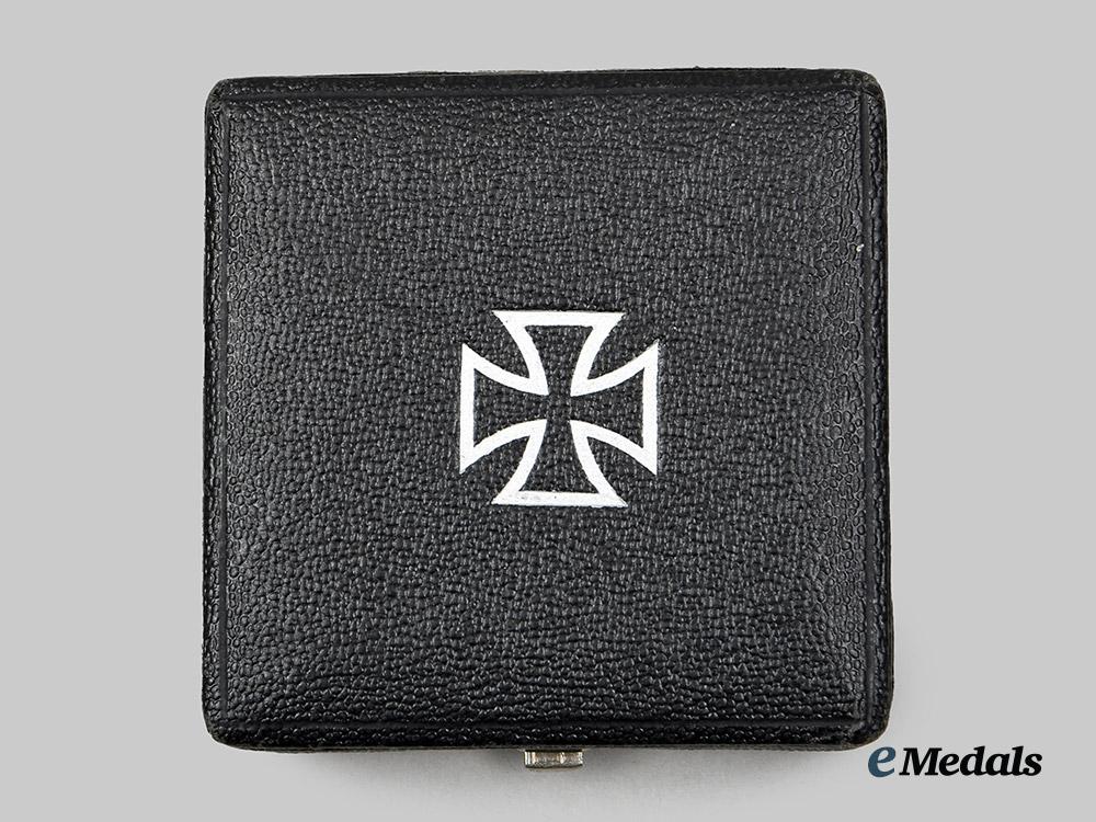 germany,_wehrmacht._a_mint1939_iron_cross_i_class,_with_case,_by_b._h._mayer__a_i1_3726