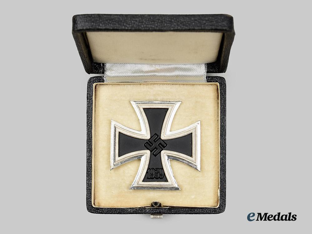 germany,_wehrmacht._a_mint1939_iron_cross_i_class,_with_case,_by_b._h._mayer__a_i1_3729