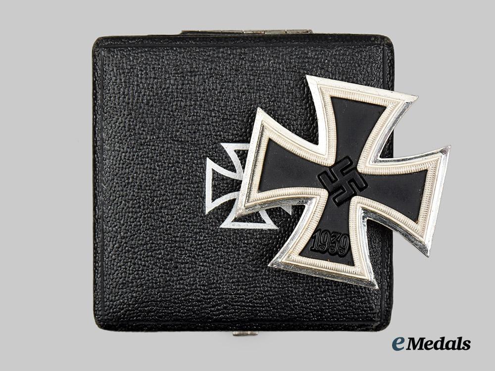 germany,_wehrmacht._a_mint1939_iron_cross_i_class,_with_case,_by_b._h._mayer__a_i1_3730