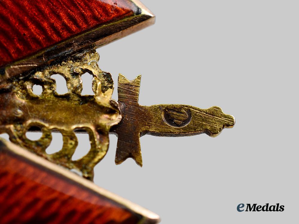 russia,_imperial._an_order_of_st._anne_in_gold,_i_i_i_class_with_swords,_c.1910__a_i1_3974