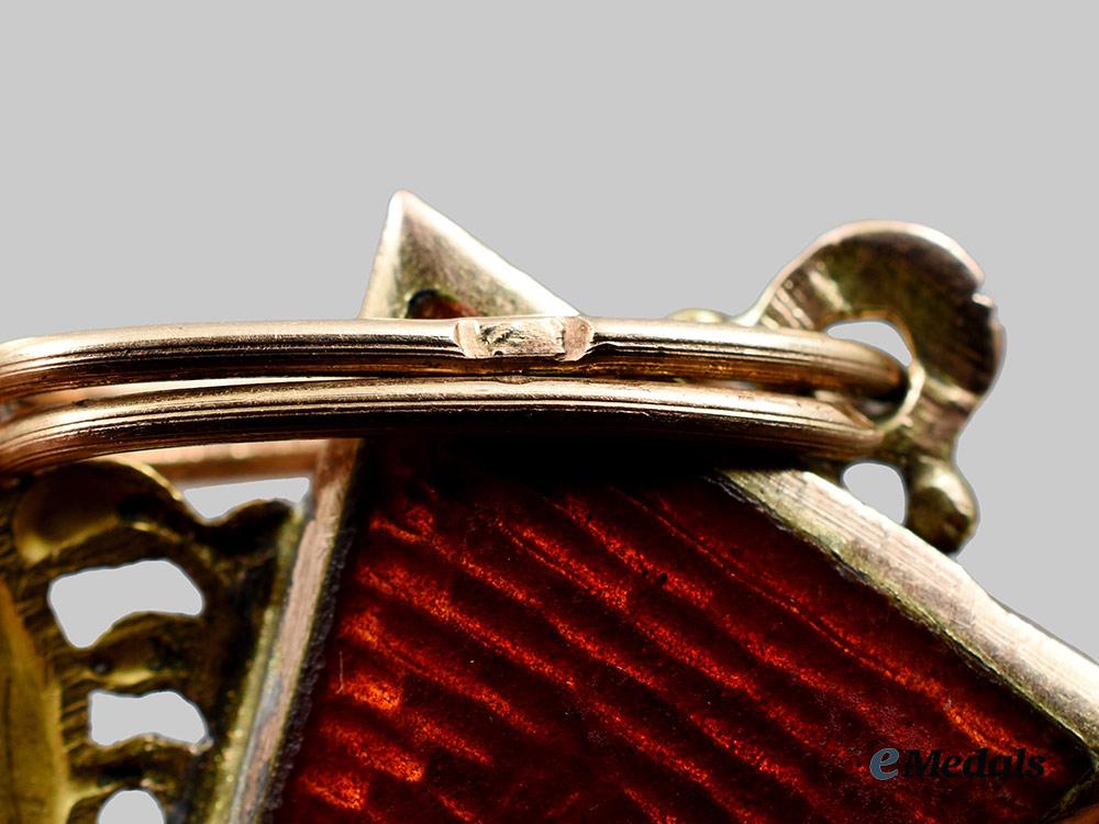 russia,_imperial._an_order_of_st._anne_in_gold,_i_i_i_class_with_swords,_c.1910__a_i1_3976