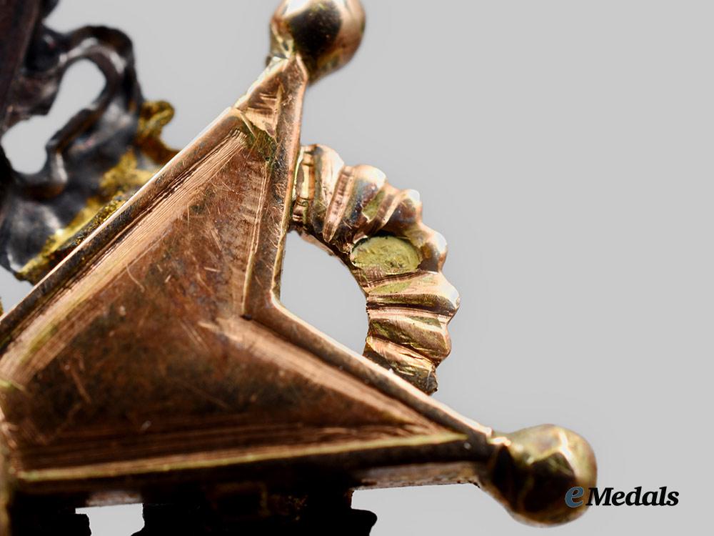 russia,_imperial._an_order_of_st._stanislaus_in_gold,_i_i_i_class_with_swords,_by_eduard,_c.1914__a_i1_3984