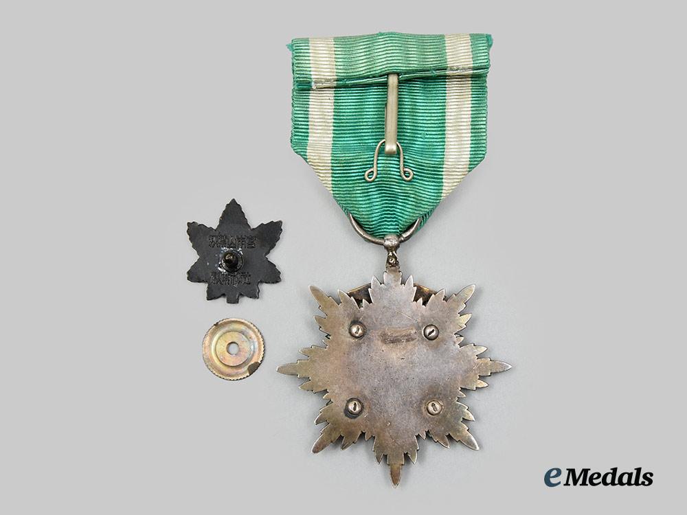 japan,_empire._a_cased_order_of_the_golden_kite,_v._class,_c.1920__a_i1_4452