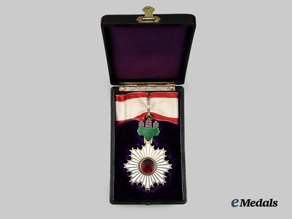 japan,_empire._an_order_of_the_rising_sun,_third_class_commander’s_badge,_c.1900__a_i1_4475