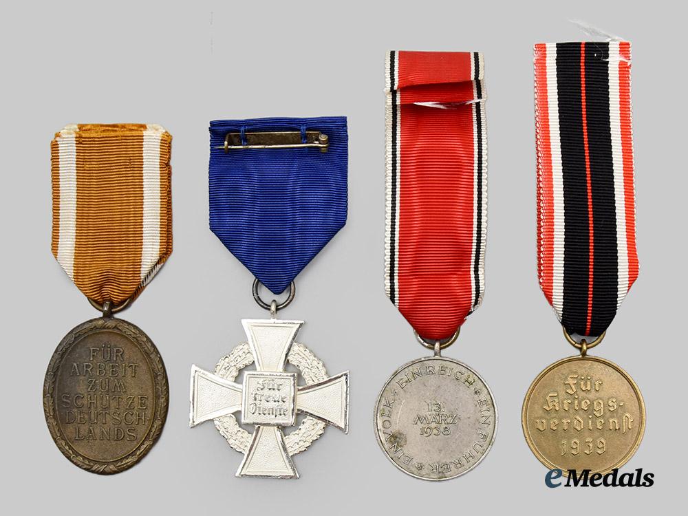 germany,_third_reich._a_mixed_lot_of_military_and_civil_service_medals__a_i1_6030
