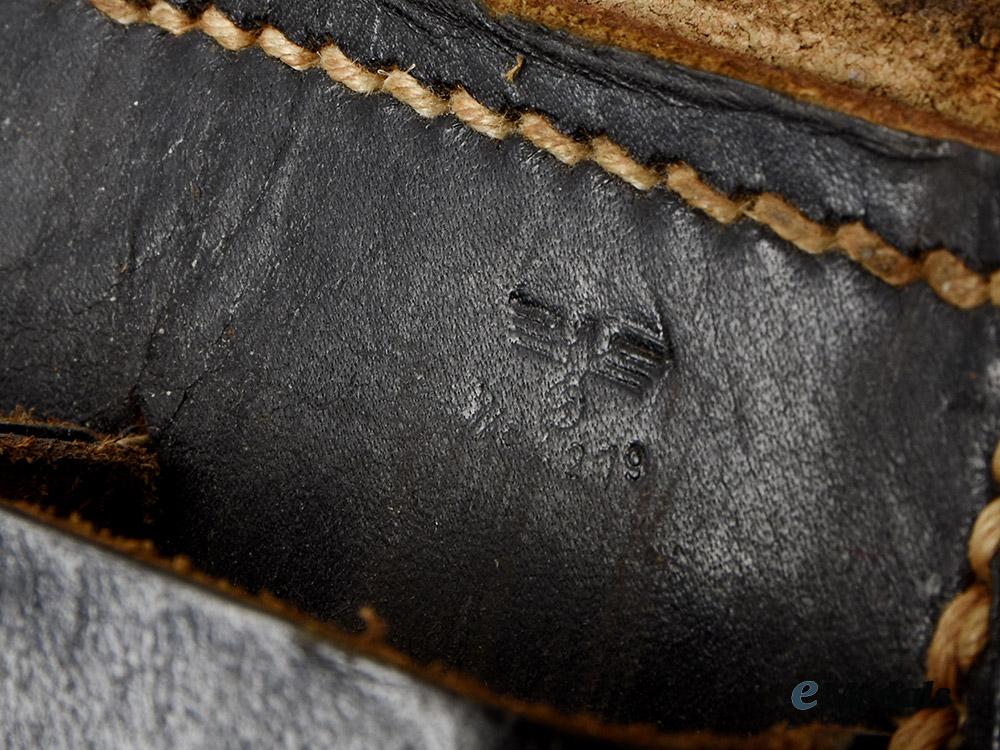 germany,_wehrmacht._a_rare_m_p40_leather_magazine_pouch,_by_kroymann&_co.__a_i1_6160